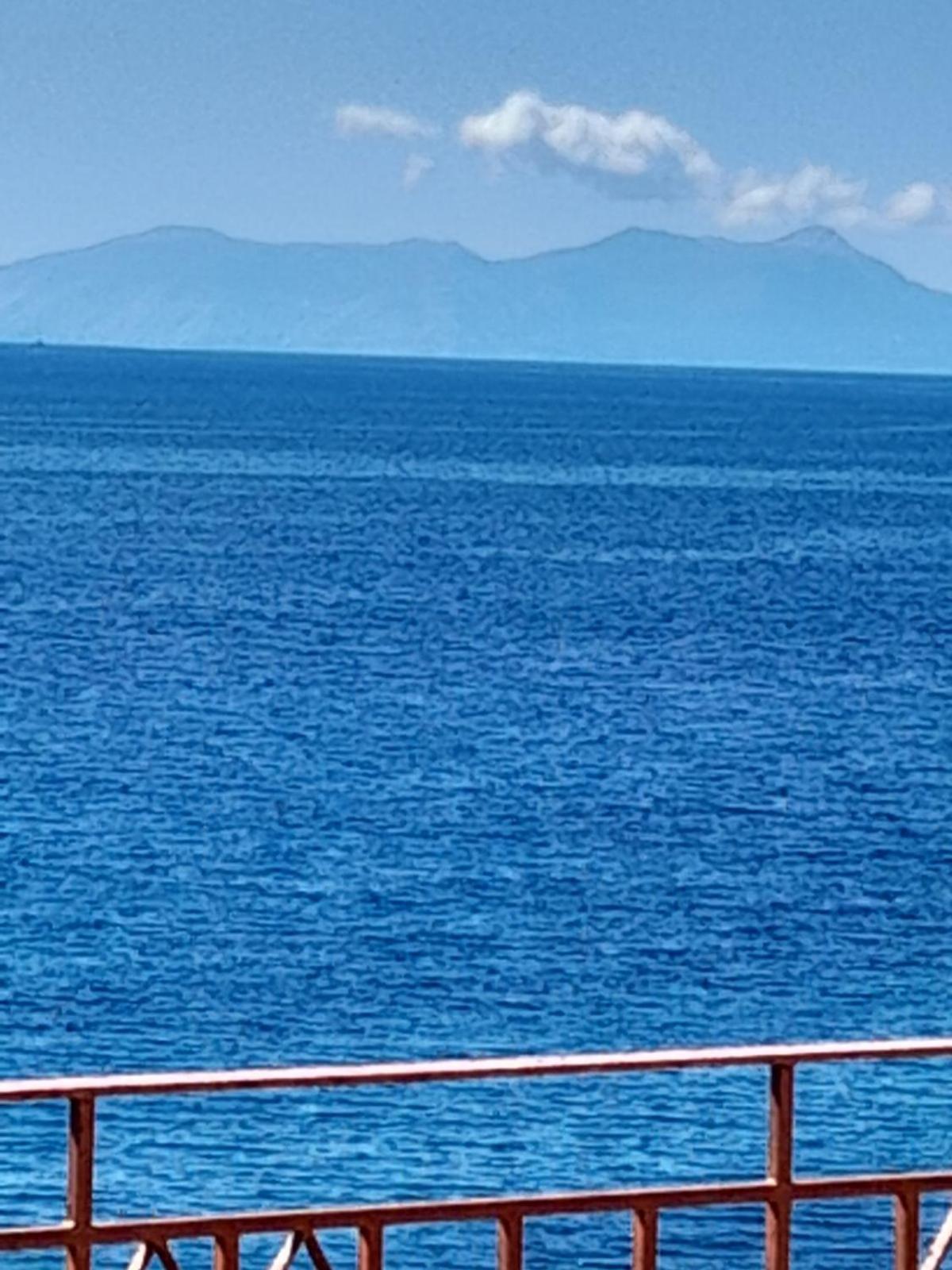 Δωμάτια Κόκκινος Πύργος Plomari Exterior photo