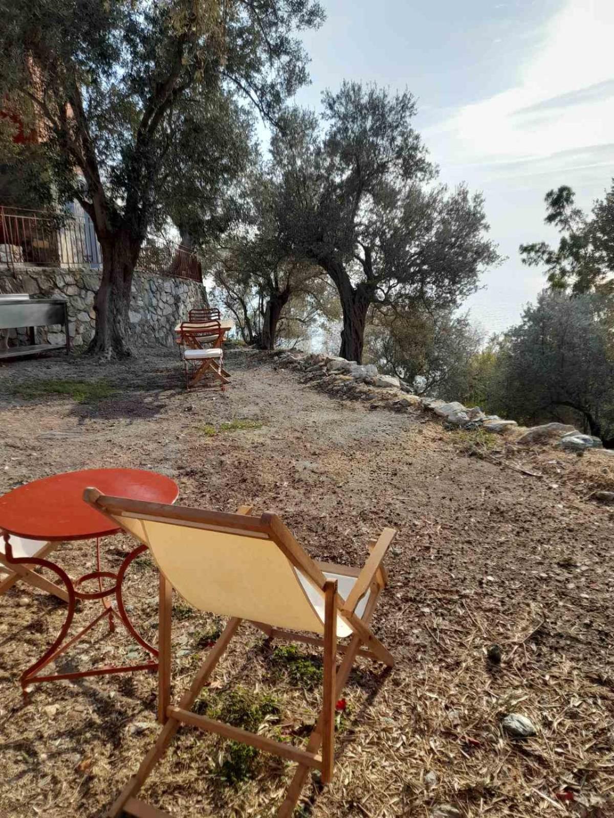 Δωμάτια Κόκκινος Πύργος Plomari Exterior photo